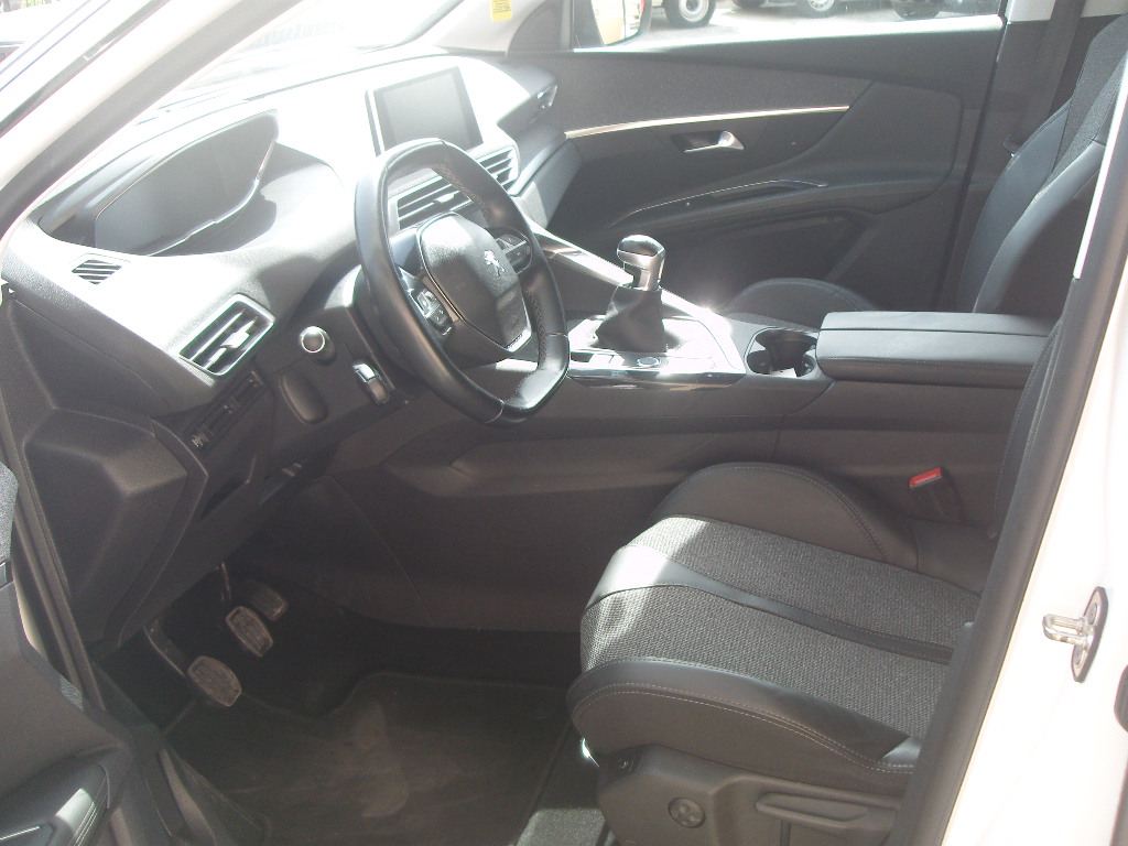NEW PEUGEOT 3008 1.6 HDI 120CV ALLURE